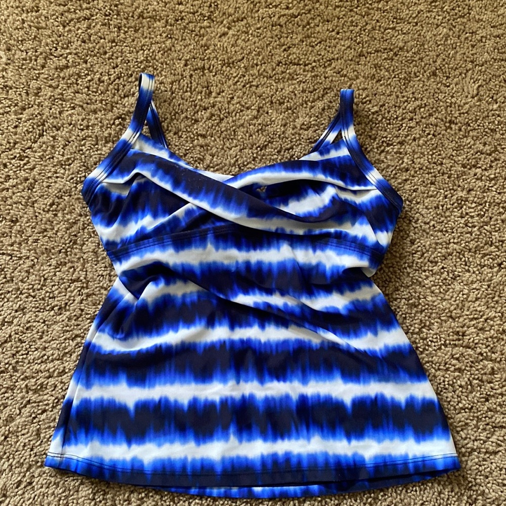 Athleta tankini swim top size 32B/C
